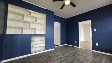 Building Photo - 202 E Barker Ave