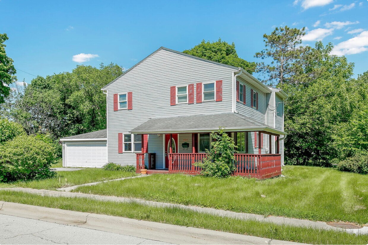 Primary Photo - 804 N Van Buren St