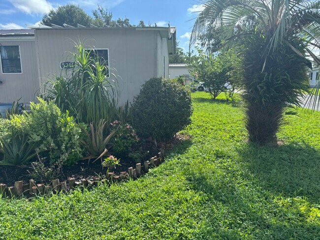 Foto del edificio - 5310 Ixora St