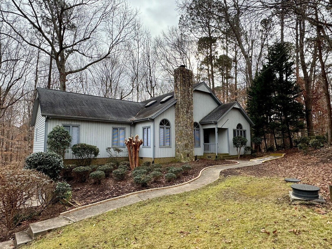 Primary Photo - 1420 Bascomb Dr