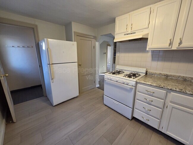 Building Photo - 338 La Motte Ln