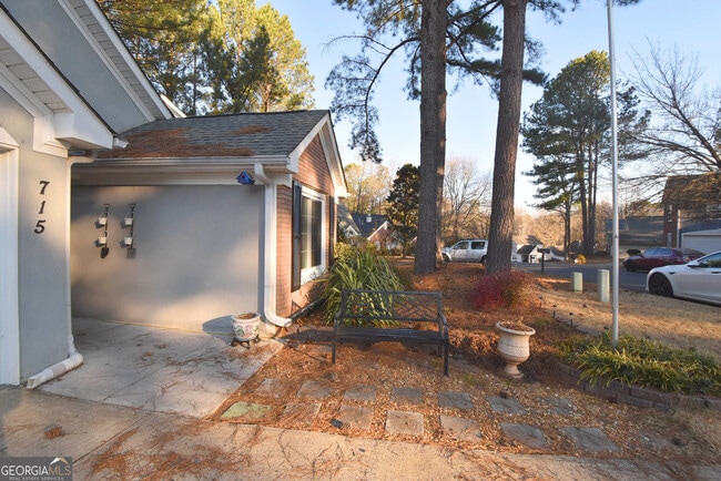 Building Photo - 715 S Fairfield Dr