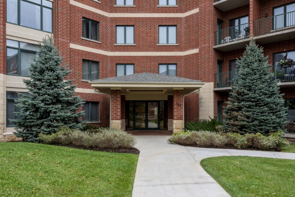 Fountain Square - 845 E 22nd St