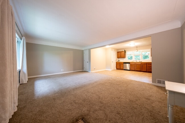 Foto del edificio - 390 66th Ave NE
