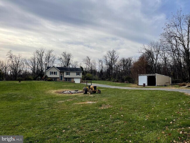 Building Photo - 200 Chanterelle Ct