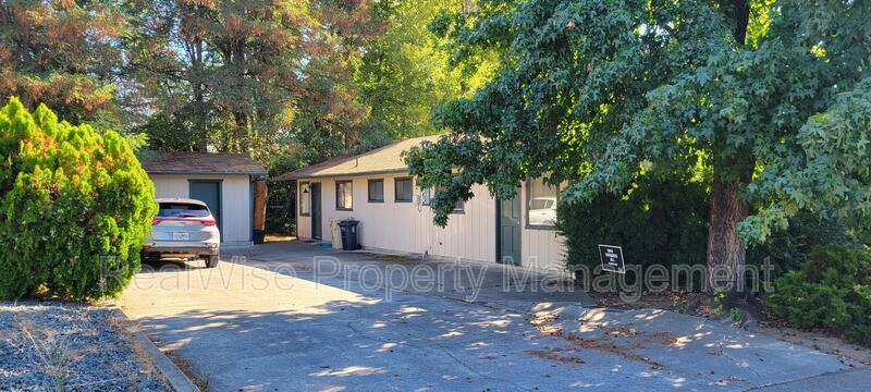 Primary Photo - 2191 NW N Hill Dr