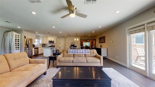 Foto del edificio - 3011 Larknolls Ln