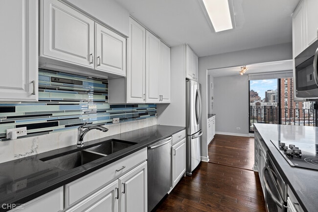 Kitchen - 70 W Huron St (Chicago, IL) Apartment