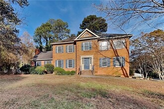 Building Photo - 506 Daisy Nash Dr SW