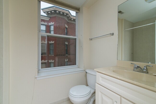 Building Photo - 1418 W St NW