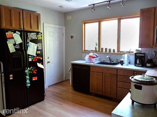 Foto del edificio - 3 br, 2 bath Triplex - 25 Raymond St 2