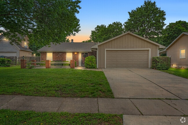 Building Photo - 3612 Parkview Ct