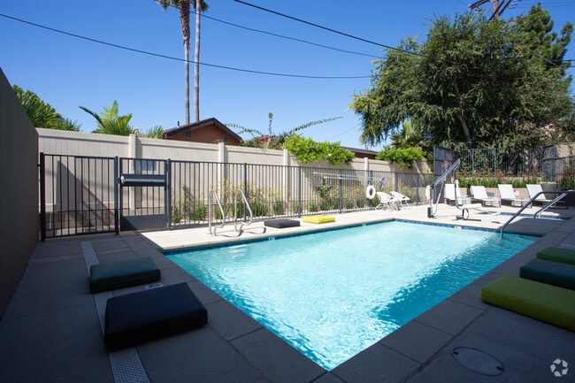 Building Photo - 7403