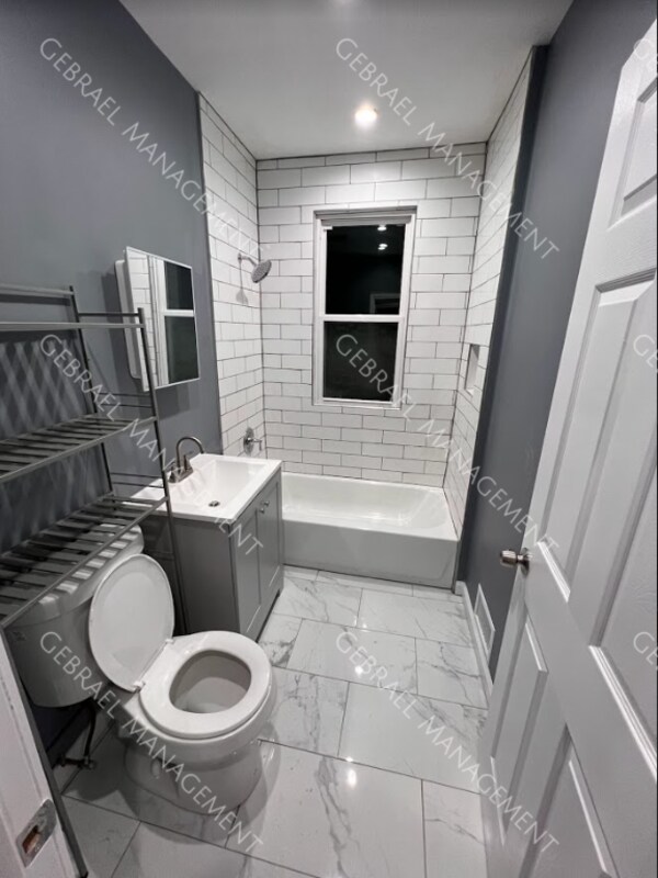 Foto del edificio - 1558-1562 Calvert Ave