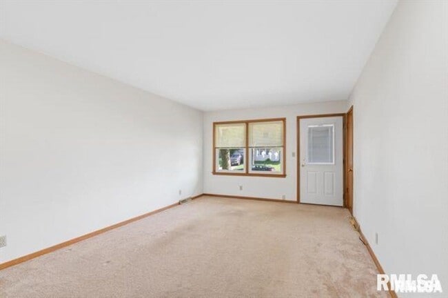 Building Photo - 3163 5th St
