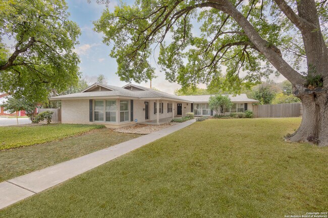 Foto del edificio - 103 Oakhurst Pl