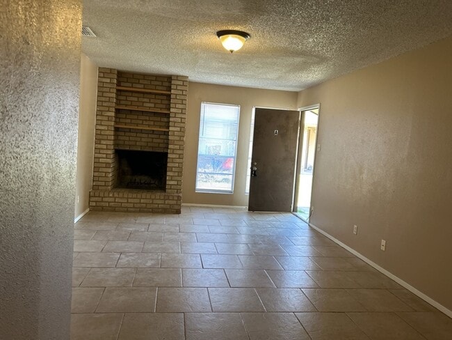 Building Photo - 2405 Shoemaker Dr