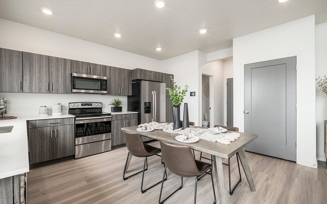 Building Photo - Banner Hill Townhomes