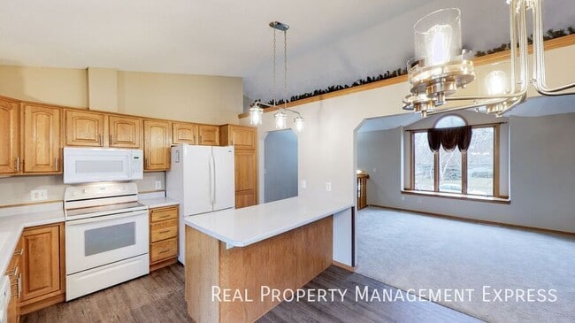 Building Photo - 4 Bedroom 3 Bathroom Home in Brandon SD