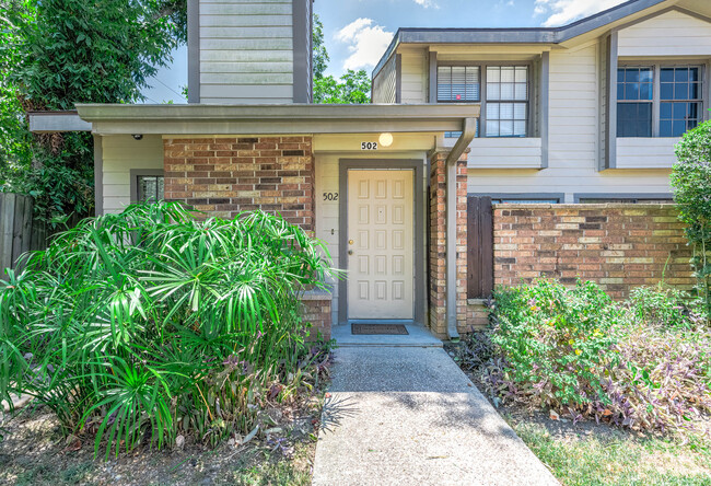 Front Door - 200 Pecan Dr