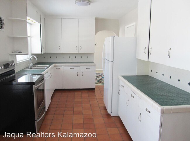 Building Photo - 3 br, 1.5 bath House - 8532 Gull Road