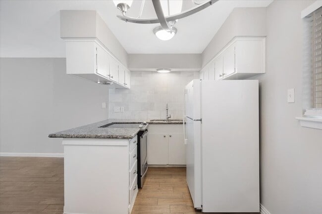 Foto del edificio - 1016 E 7th St