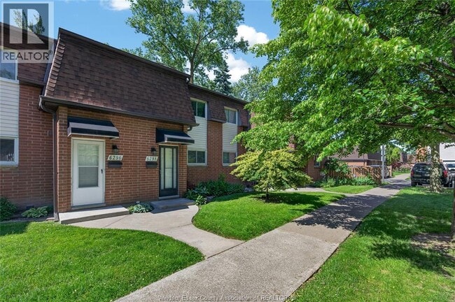Building Photo - 6298 Thornberry Crescent