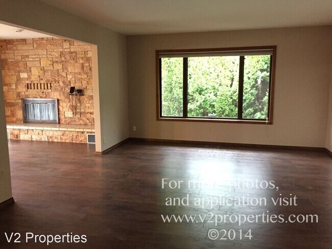 Building Photo - 2453 SW Willowbrook Ave