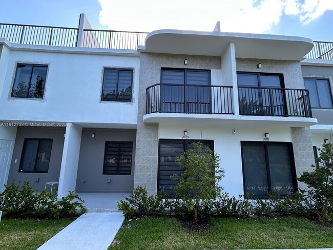 Building Photo - 26109 SW 145th Ave