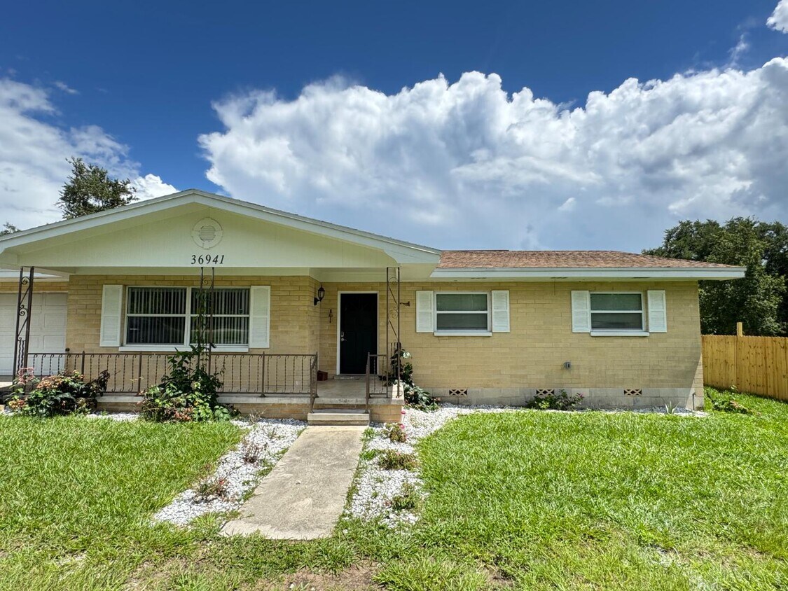 Foto principal - 36941 Blanton Rd
