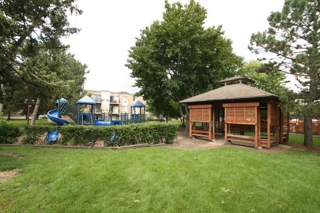 Building Photo - 1475 N Winslowe Dr