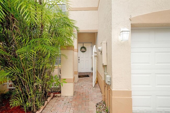 Building Photo - 604 NW 170th Ter