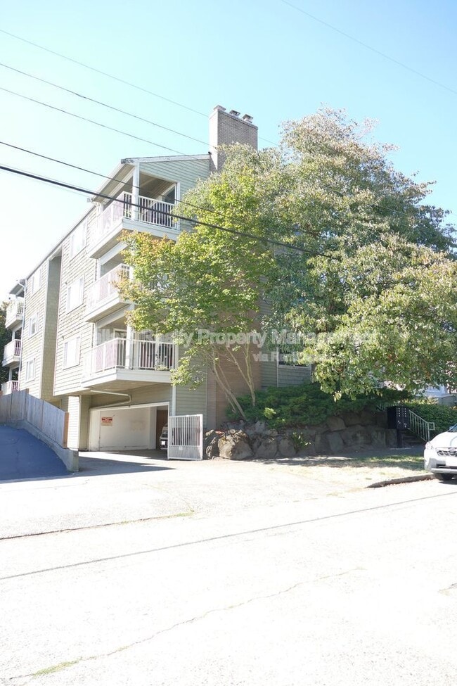 Building Photo - 4317 Dayton Ave N