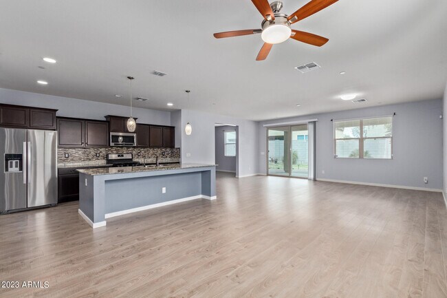 Foto del edificio - 21370 W Hubbell St