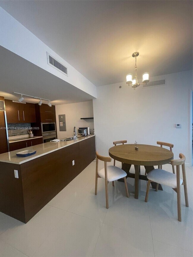 Building Photo - 465 Brickell Ave