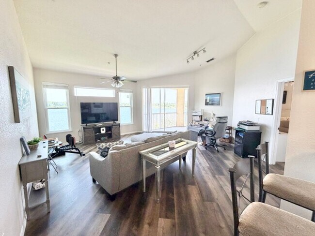 Building Photo - Maitland - 2 Bedroom, 2 Bathroom - $1,950.00