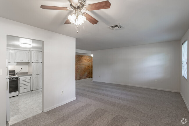 1 BR, 1 BA - 740 SF - Village Square Apartments