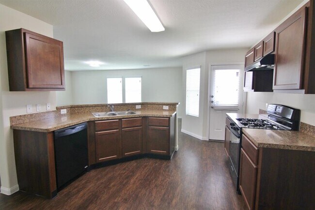 Building Photo - 5403 Rio Ramos St