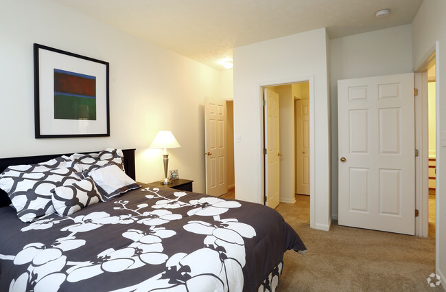 Bedroom - Bayshore Apartments