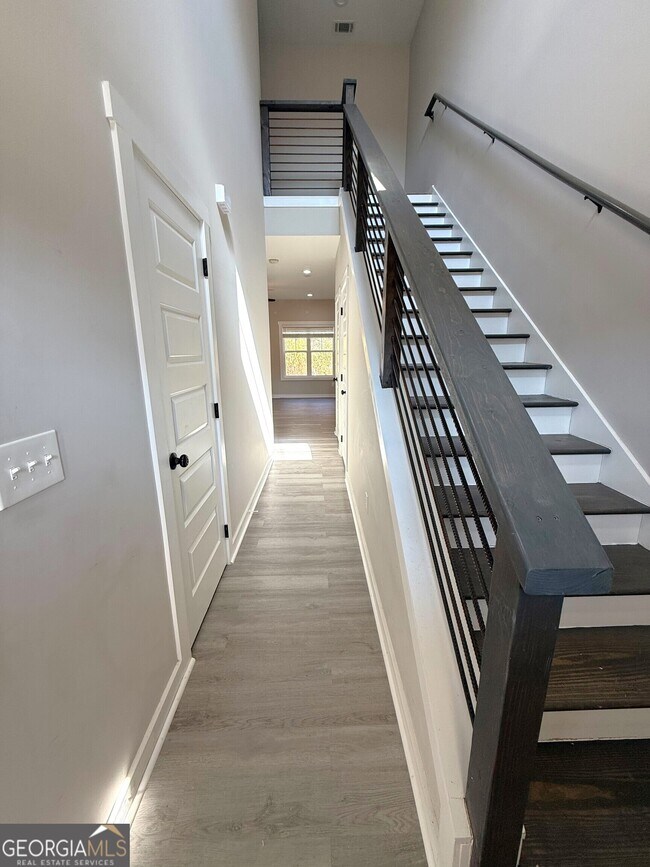 Building Photo - 152 Crest Pointe S