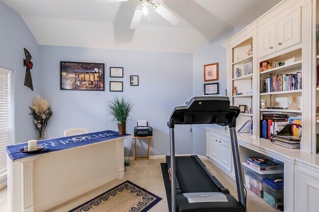 Foto del edificio - 10010 Forest Spring Ln