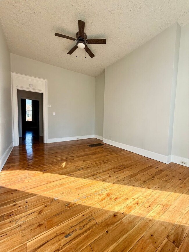 Foto del edificio - Totally renovated! Close to the F.C. Stadium! Over the Rhine!