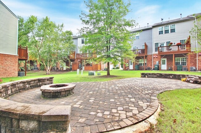 Foto del edificio - Townhome in South Park for Rent!