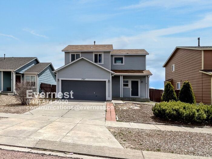 Primary Photo - Gorgeous 3-Bedroom Home with Cozy Fireplac...