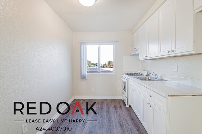 Building Photo - 4900 Clair Del Ave