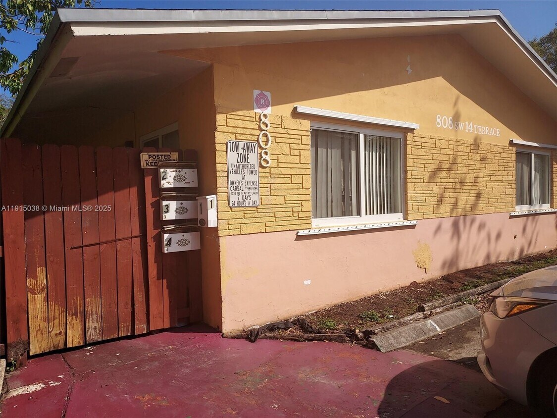 Primary Photo - 808 SW 14th Terrace