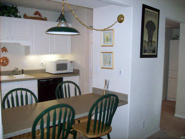 Building Photo - Lower Level SunriverCondominium Unit - Pow...