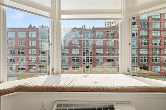 Foto del edificio - 1400 Hudson St