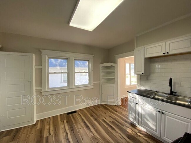 Foto del edificio - 372S Douglas Ave.