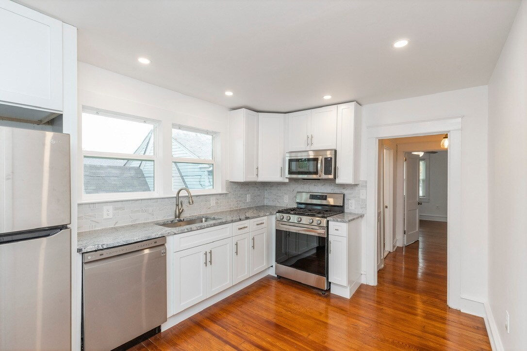 Kitchen - 1001 N Providence Rd